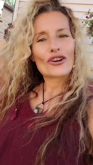 Labiyaning yaqindan olingan surati Plyajda ommaviy porno video